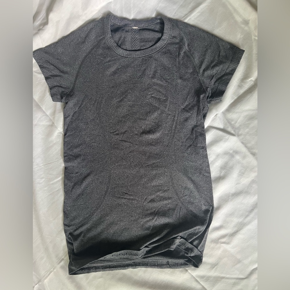 Lululemon Grey Swiftly Tech Short Sleeve Shirt 2.0 Size 6